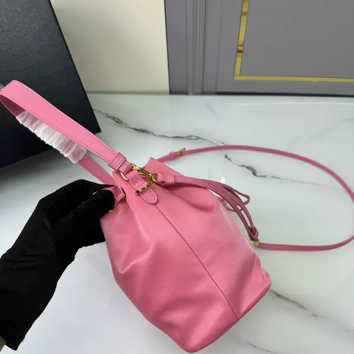 スーパーコピー バレンシアガ キーホルダー