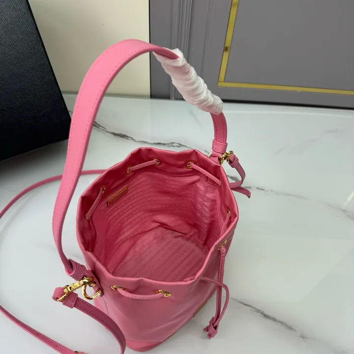 スーパーコピー バレンシアガ キーホルダー