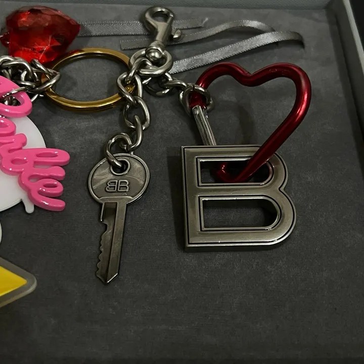 スーパーコピー バレンシアガ キーホルダー