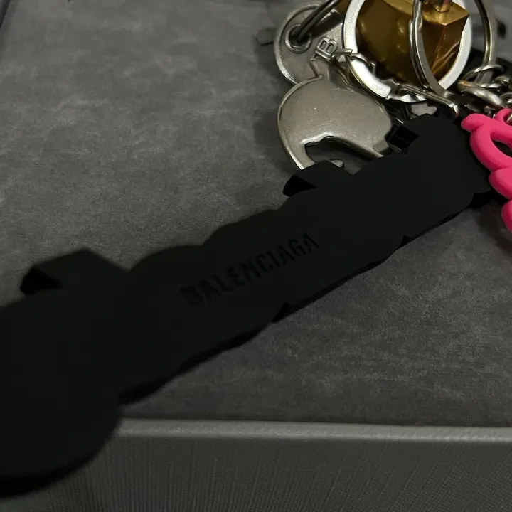 スーパーコピー バレンシアガ キーホルダー