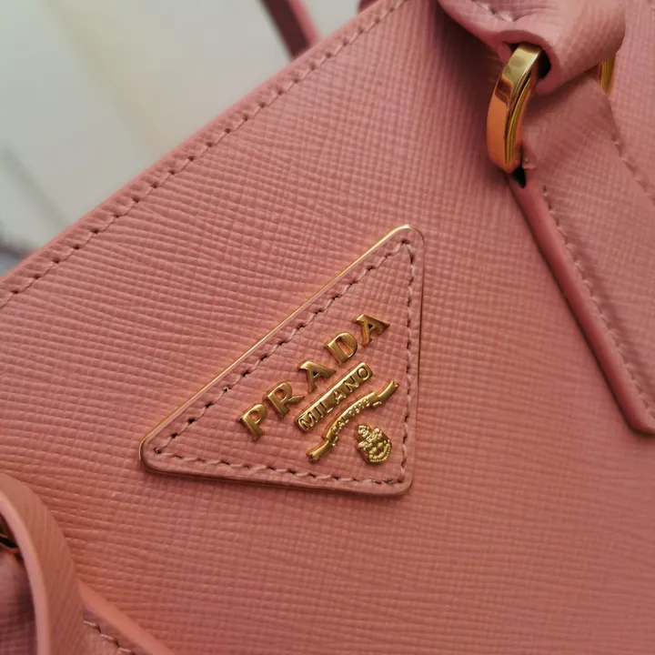 スーパーコピー プラダ キーホルダー