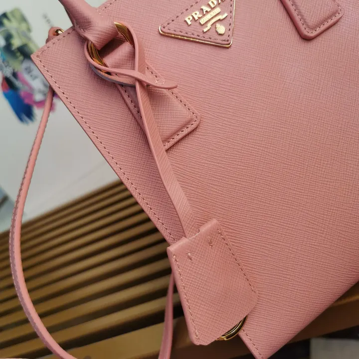 スーパーコピー プラダ キーホルダー