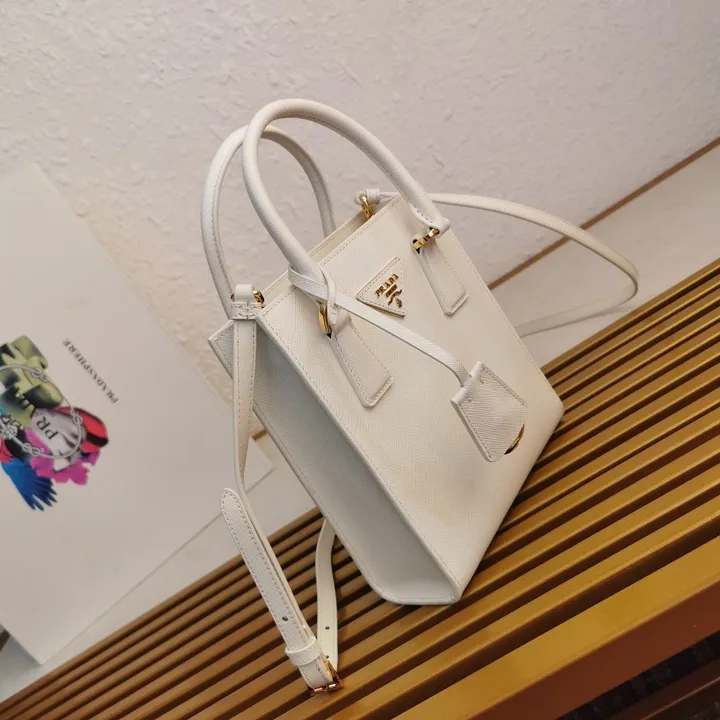 スーパーコピー プラダ キーホルダー