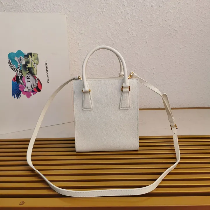 スーパーコピー プラダ キーホルダー