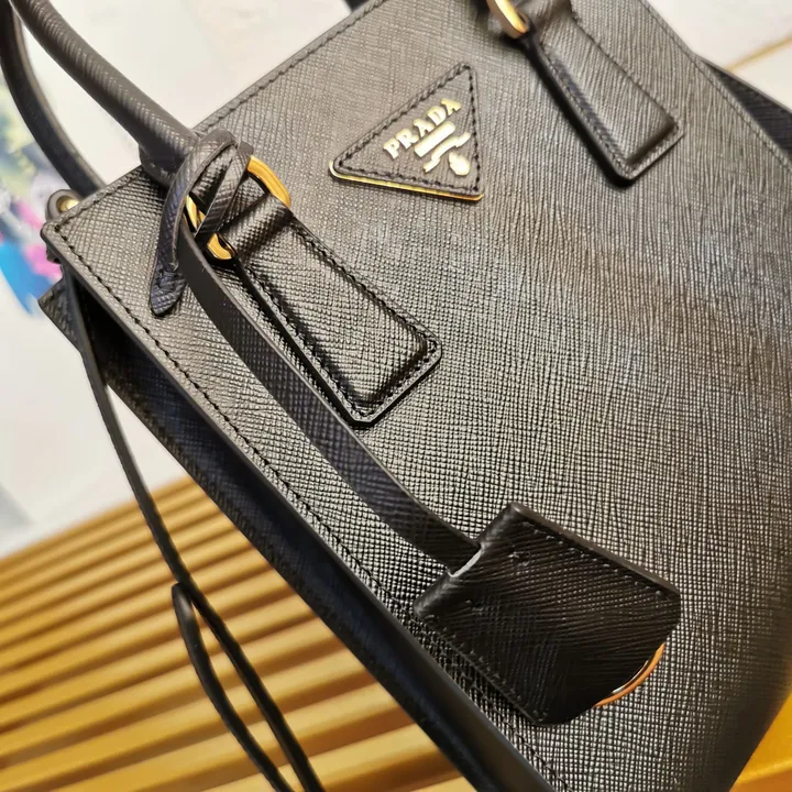 スーパーコピー プラダ キーホルダー