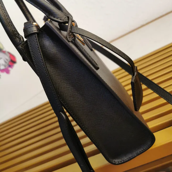 スーパーコピー プラダ キーホルダー