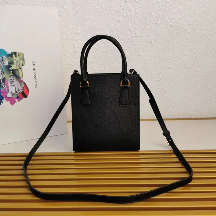 スーパーコピー プラダ キーホルダー