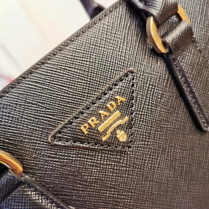 スーパーコピー プラダ キーホルダー