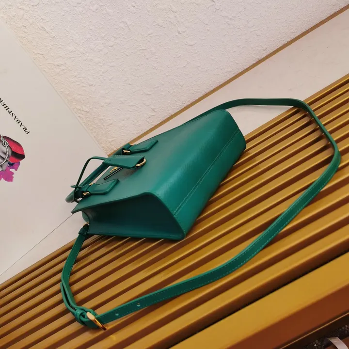 スーパーコピー プラダ キーホルダー