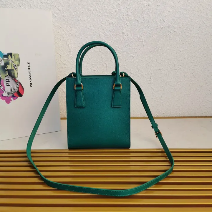 スーパーコピー プラダ キーホルダー