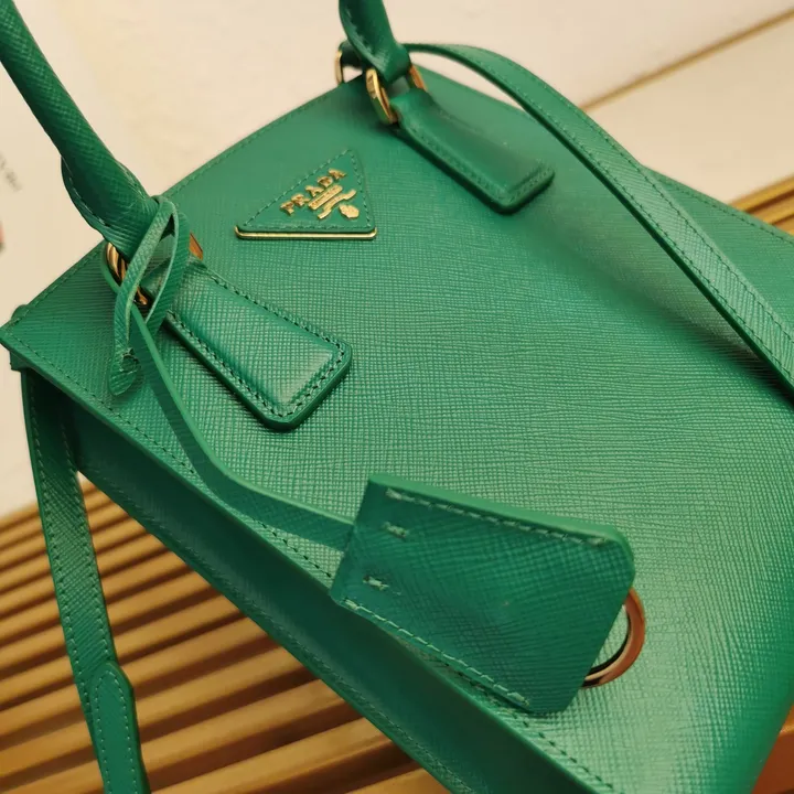 スーパーコピー プラダ キーホルダー