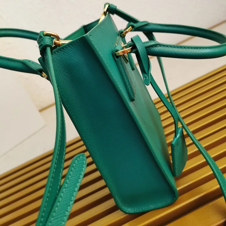 スーパーコピー プラダ キーホルダー