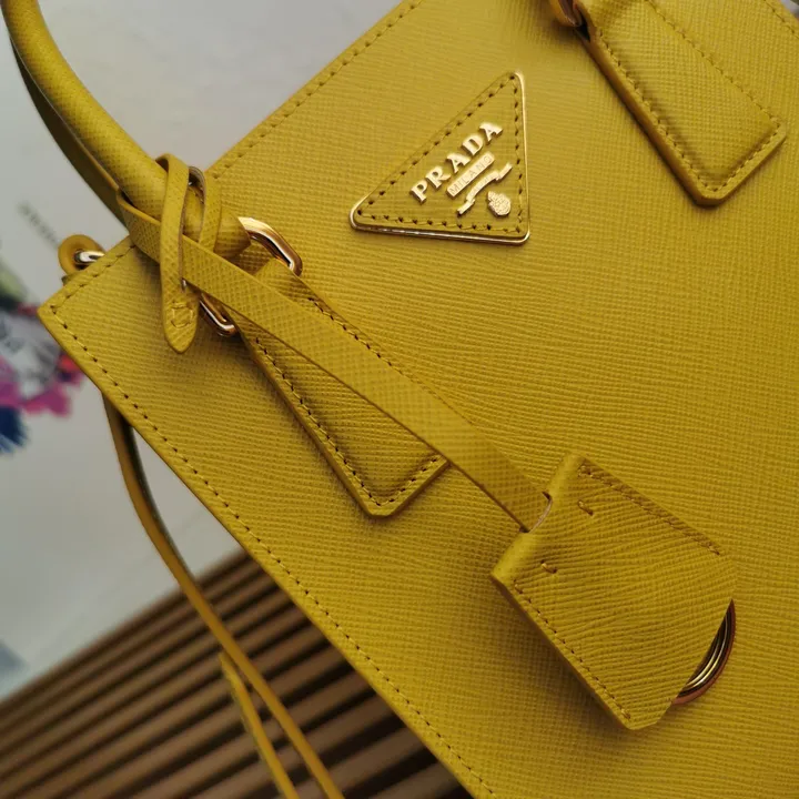 スーパーコピー プラダ キーホルダー