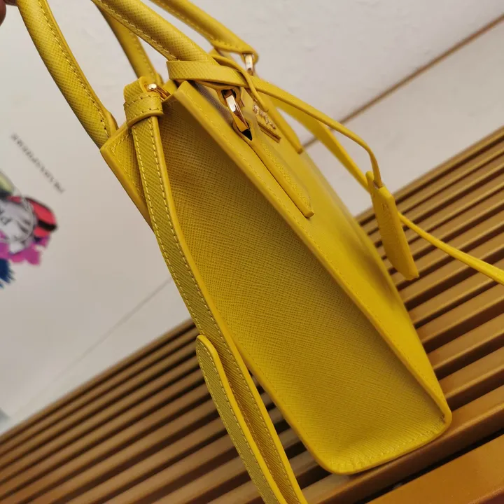 スーパーコピー プラダ キーホルダー