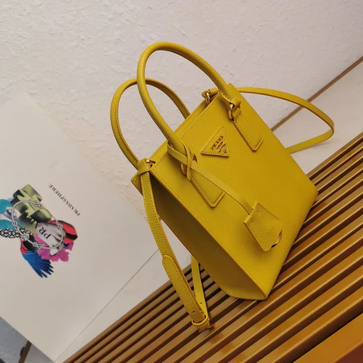 スーパーコピー プラダ キーホルダー