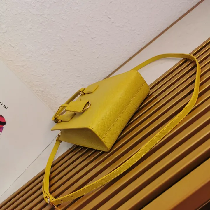 スーパーコピー プラダ キーホルダー