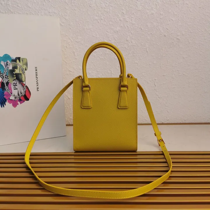 スーパーコピー プラダ キーホルダー