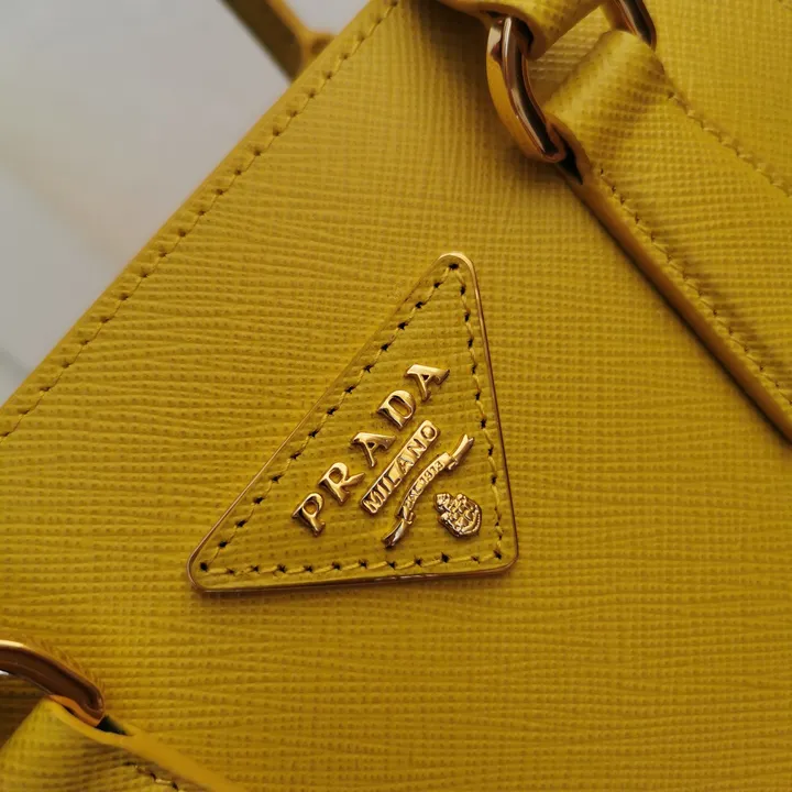 スーパーコピー プラダ キーホルダー