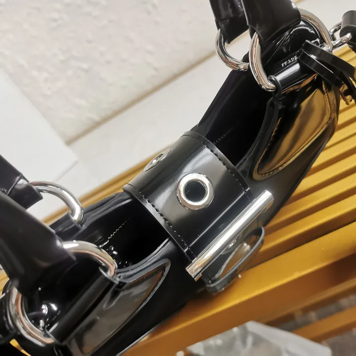 スーパーコピー プラダ キーホルダー