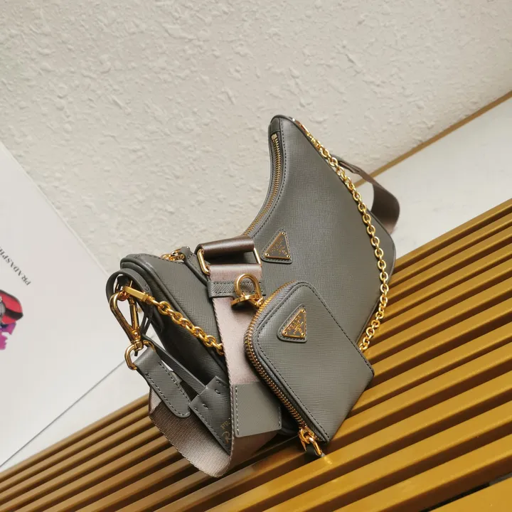 スーパーコピー プラダ キーホルダー