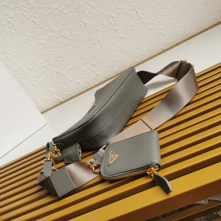 スーパーコピー プラダ キーホルダー