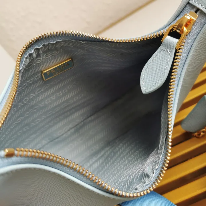 スーパーコピー プラダ キーホルダー