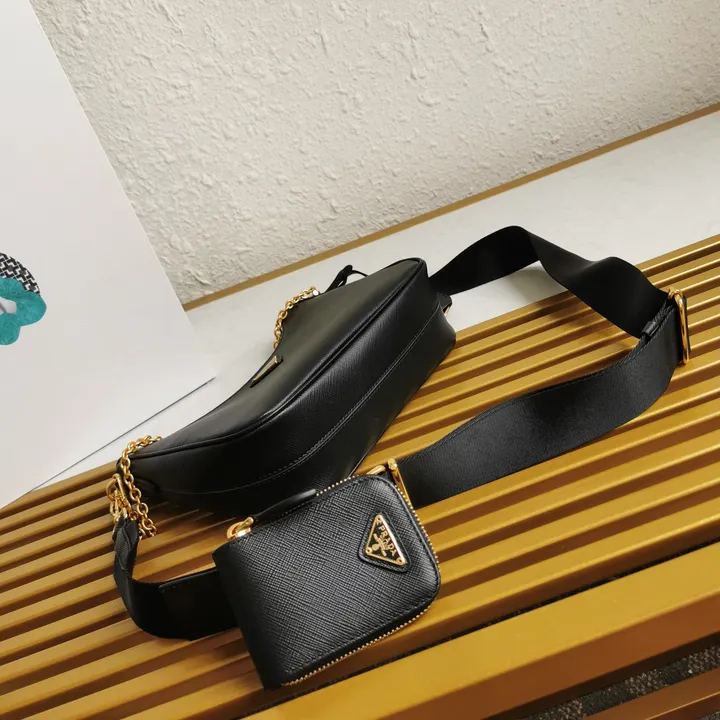 スーパーコピー プラダ キーホルダー