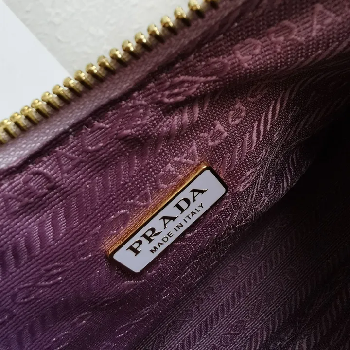 スーパーコピー プラダ キーホルダー