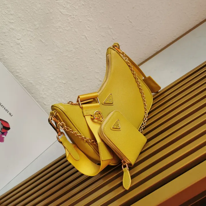 スーパーコピー プラダ キーホルダー