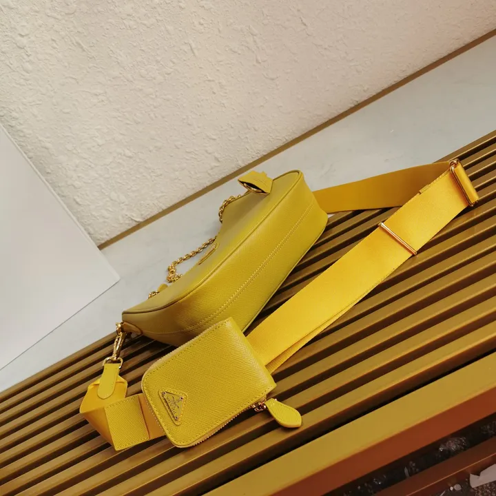 スーパーコピー プラダ キーホルダー