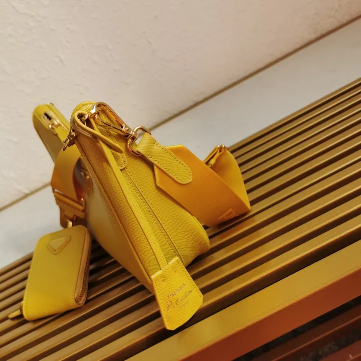 スーパーコピー プラダ キーホルダー