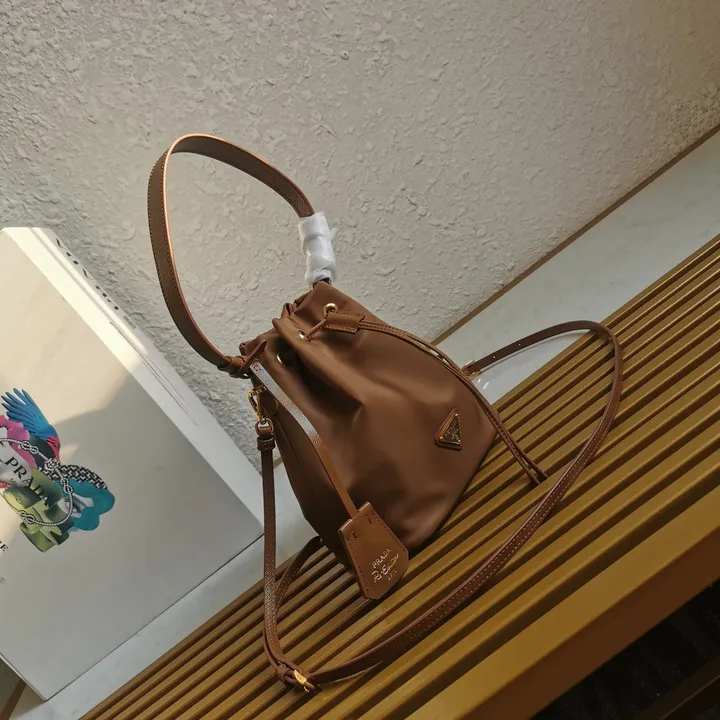 スーパーコピー プラダ キーホルダー