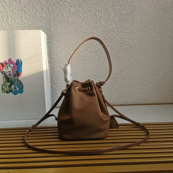 スーパーコピー プラダ キーホルダー