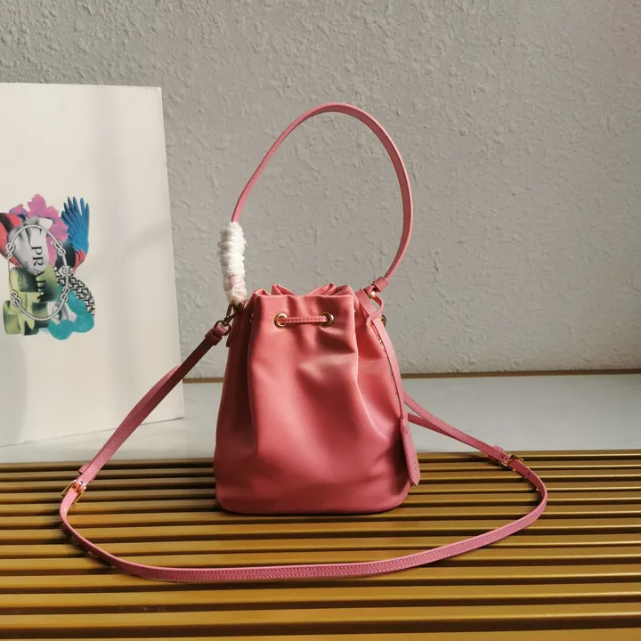 スーパーコピー プラダ キーホルダー