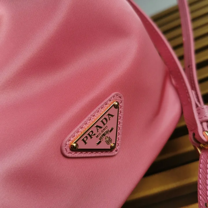 スーパーコピー プラダ キーホルダー