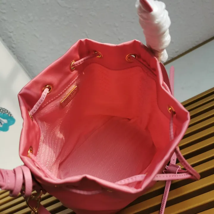 スーパーコピー プラダ キーホルダー