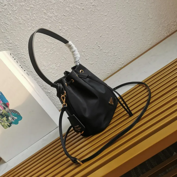 スーパーコピー プラダ キーホルダー