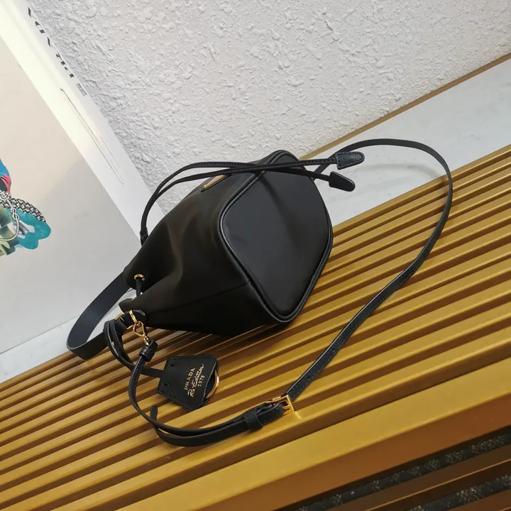 スーパーコピー プラダ キーホルダー