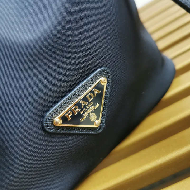 スーパーコピー プラダ キーホルダー