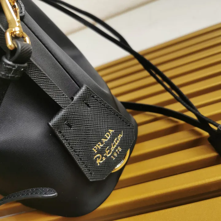 スーパーコピー プラダ キーホルダー