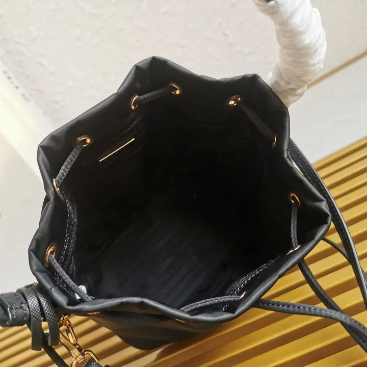 スーパーコピー プラダ キーホルダー