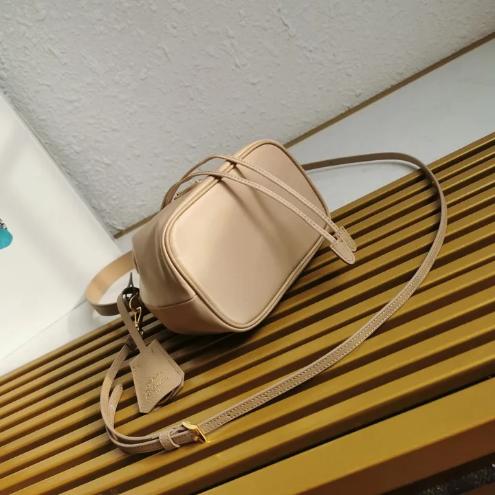 スーパーコピー プラダ キーホルダー