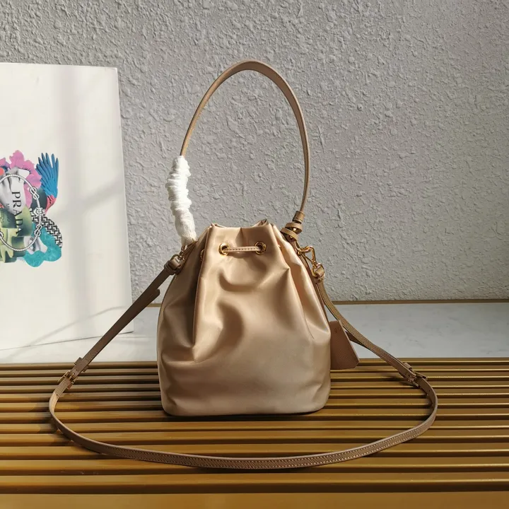 スーパーコピー プラダ キーホルダー