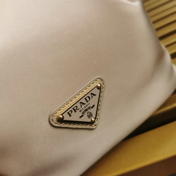 スーパーコピー プラダ キーホルダー