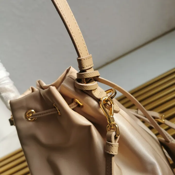 スーパーコピー プラダ キーホルダー