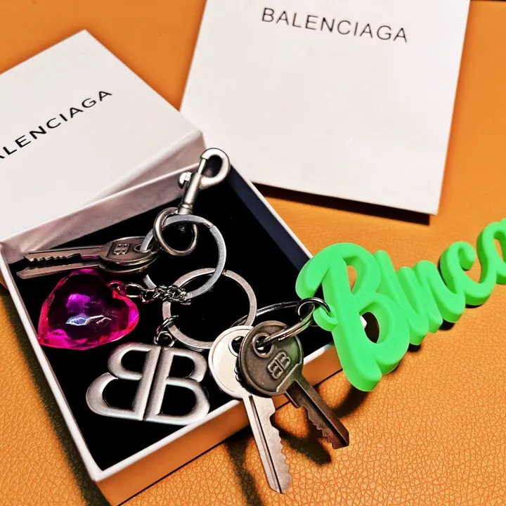 スーパーコピー バレンシアガ キーホルダー