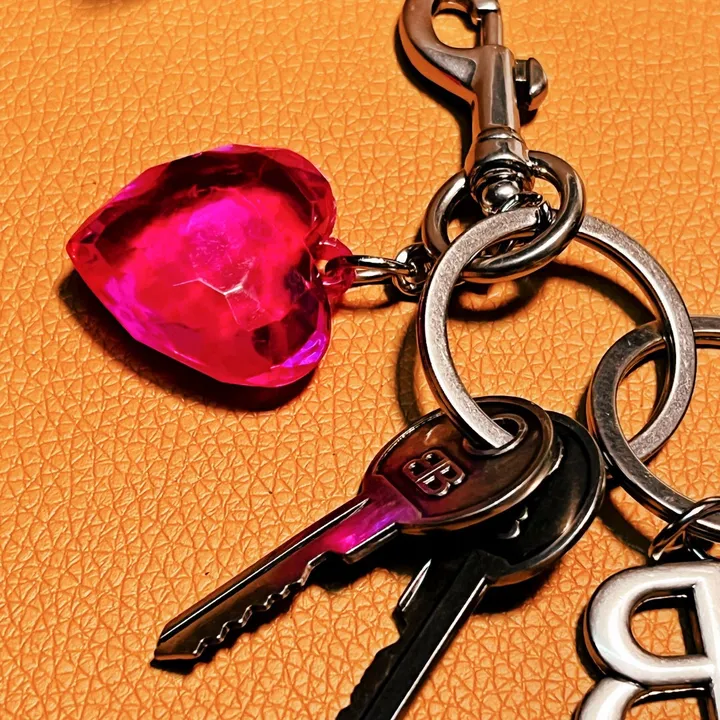 スーパーコピー バレンシアガ キーホルダー