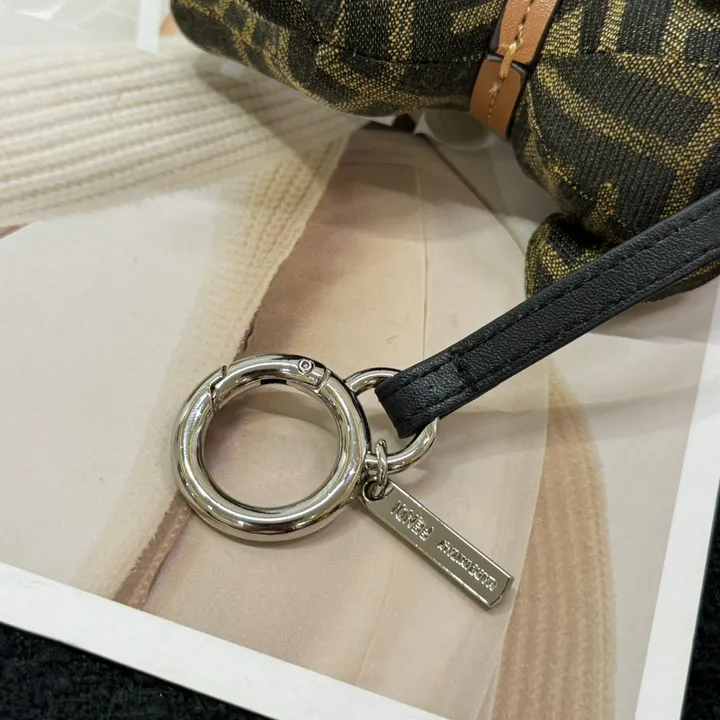 スーパーコピー フェンディ キーホルダー