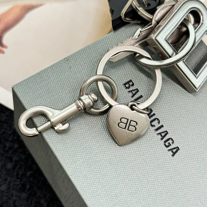 スーパーコピー バレンシアガ キーホルダー