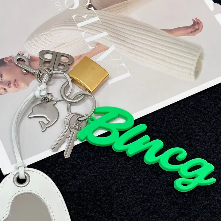 スーパーコピー バレンシアガ キーホルダー